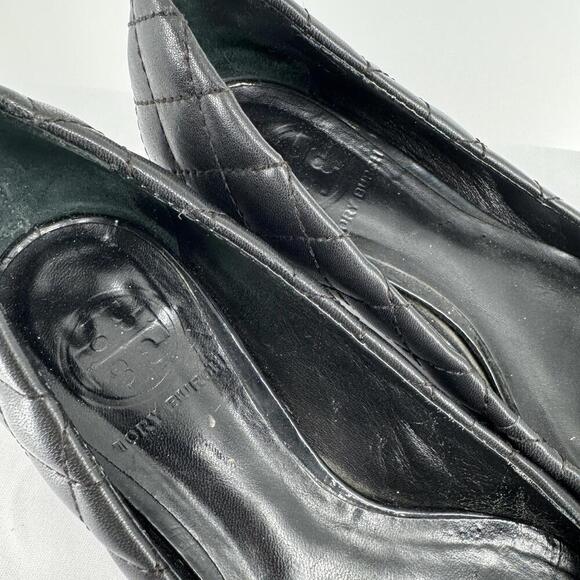 Tory Burch shoes womens 5 black quilted leather pumps gold cap toe designer - Picture 6 of 8